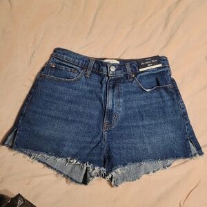 Abercrombie curve love "The Mom Short"